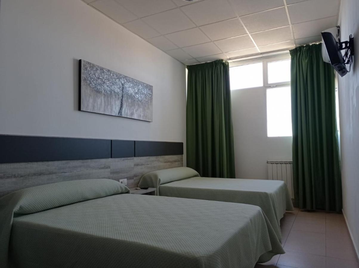 Hostal Brin Monreal del Campo Exterior photo