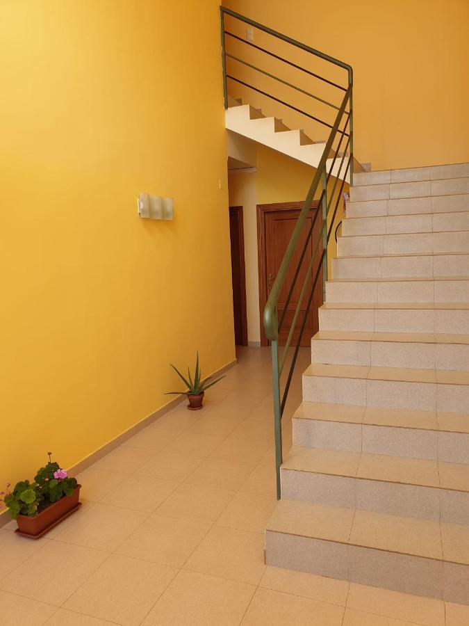 Hostal Brin Monreal del Campo Exterior photo
